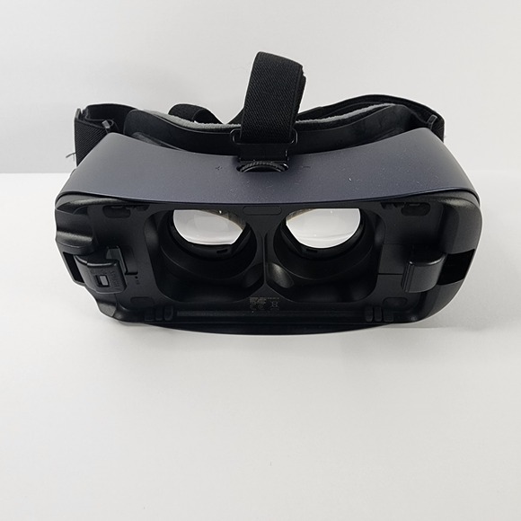 Samsung Other - Samsung Gear VR Oculus Headset SM-R323